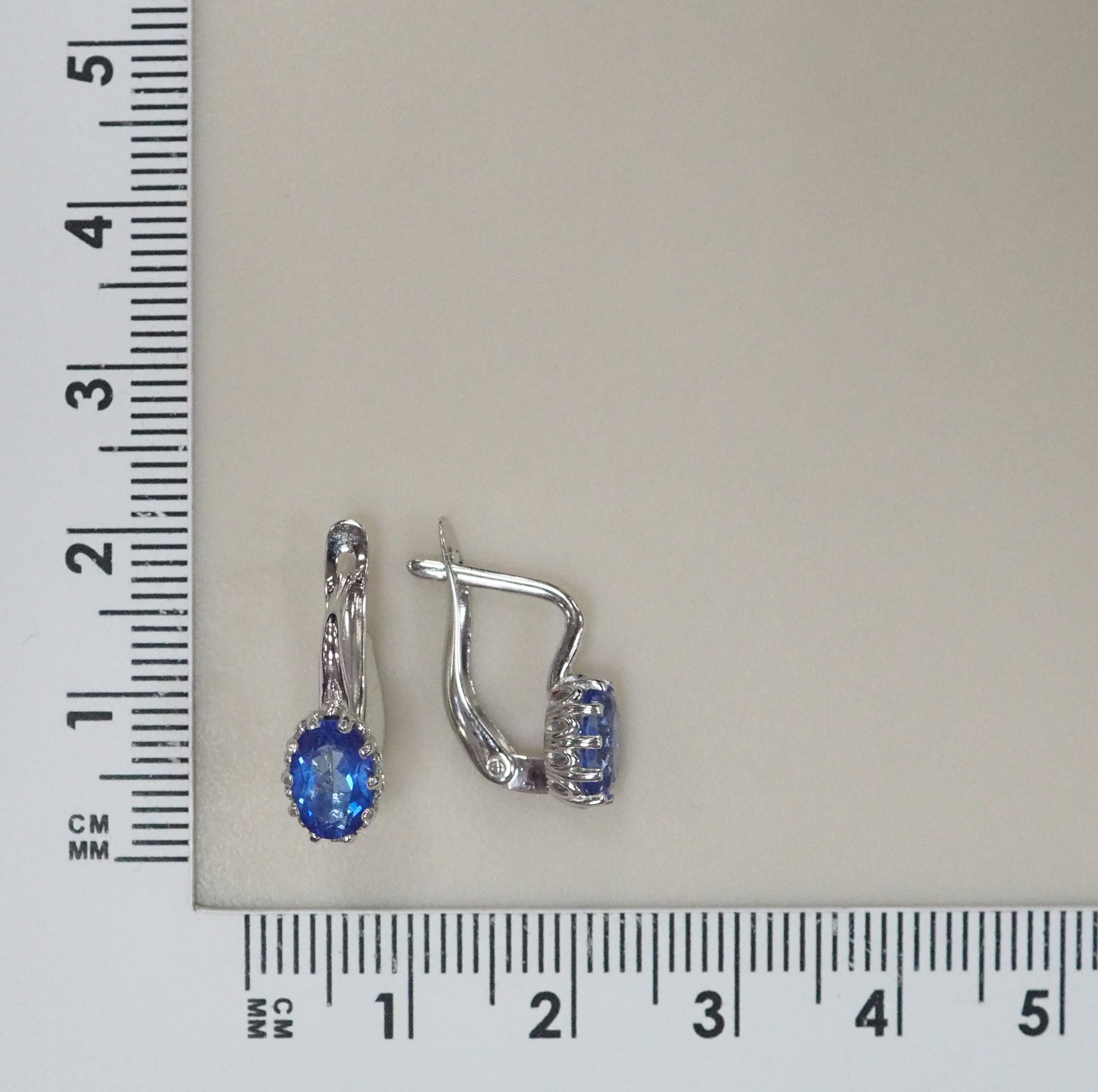 Серебряные серьги с топазами